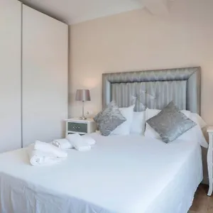 apartamento-con-vistas-a-la-catedral-a-15-minutos-del-centro.hotelsinnerja.org/